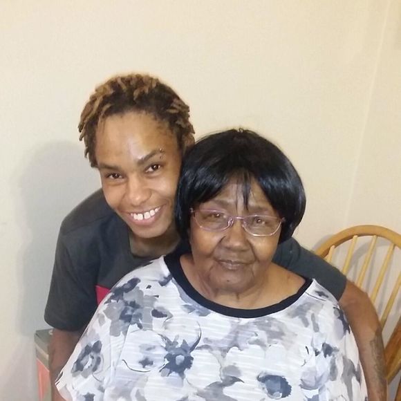 Meet your Posher, Sandy - Picture 1 of 1